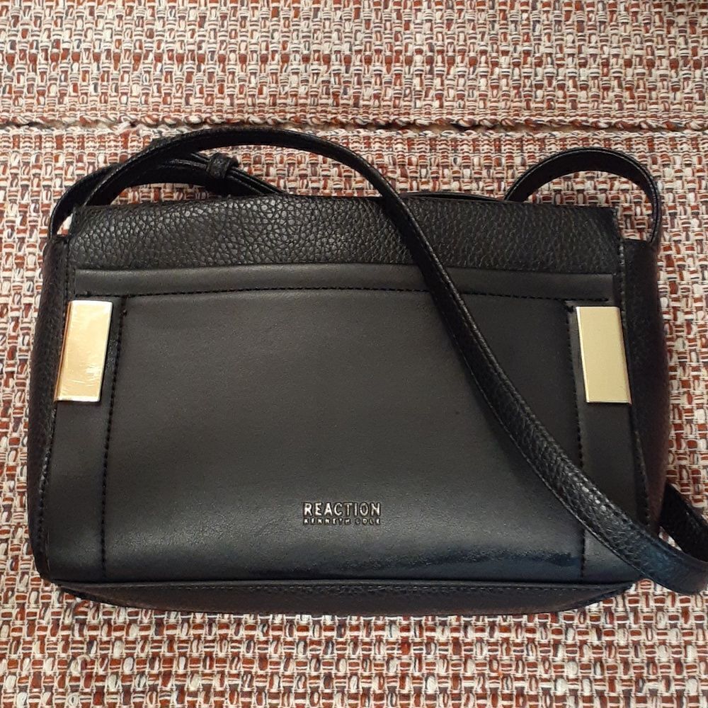 Kenneth Cole Reaction Black Crossbody Excellent Condition